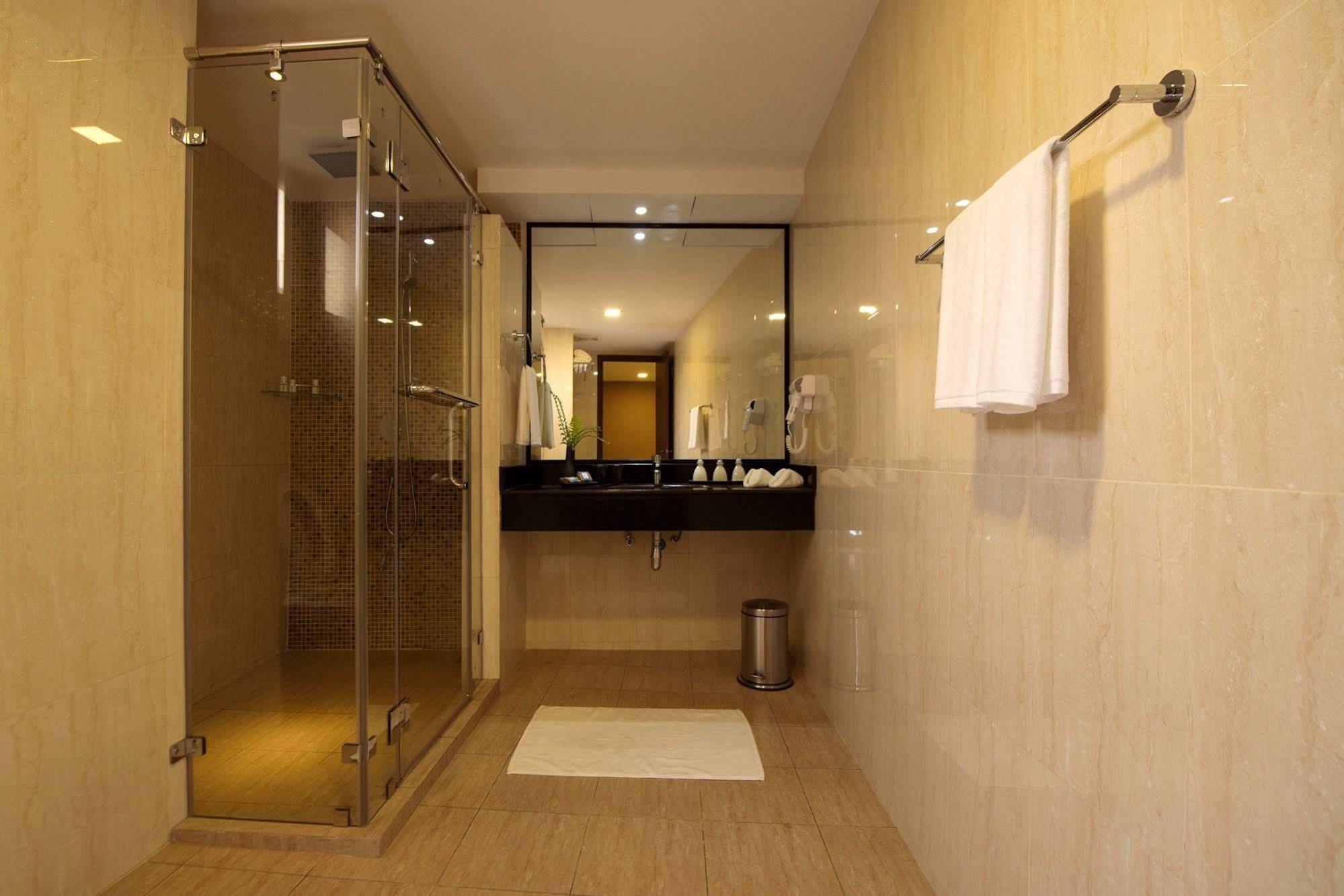 Champa Central Hotel Male Exterior photo